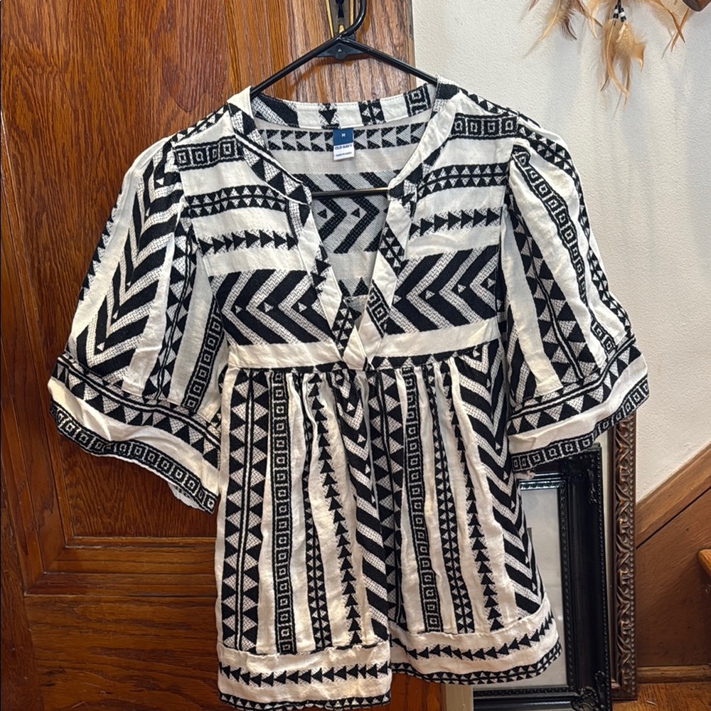Black and White Geometric Patterned Blouse